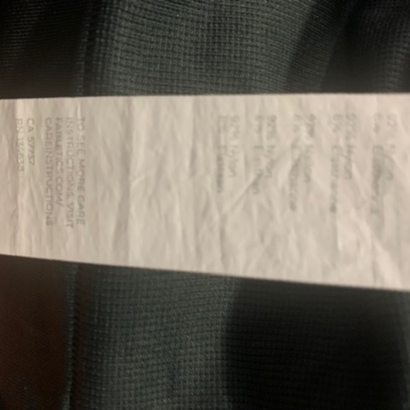 Sold - FABLETICS - High-Waisted Seamless Dot Capri - Picture 3 of 4